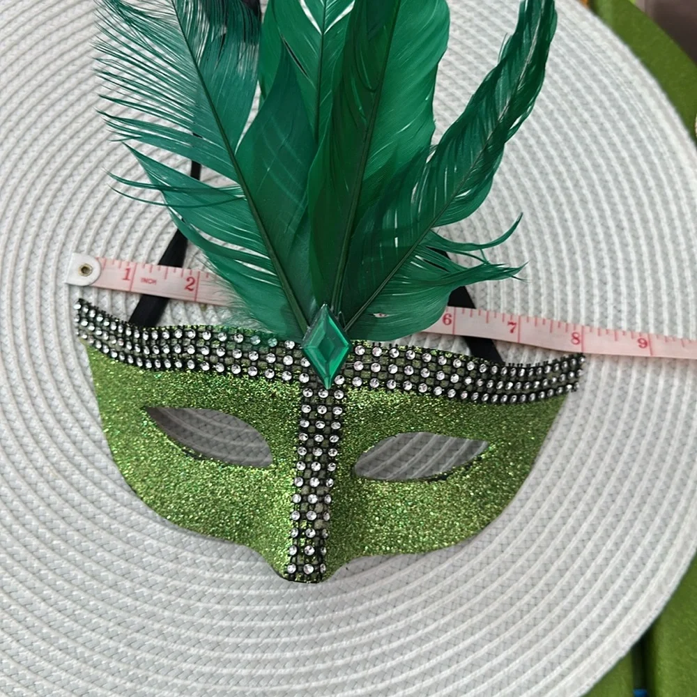 N/A feathered glitter